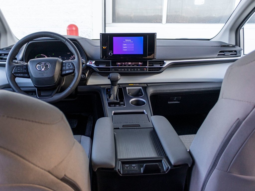 Toyota Sienna hybride LE AWD **JAMAIS ACCIDENTÉ+CARPLAY+CAMÉRA** 2025 à Saint-Jérôme, Québec - 24 - w1024h768px