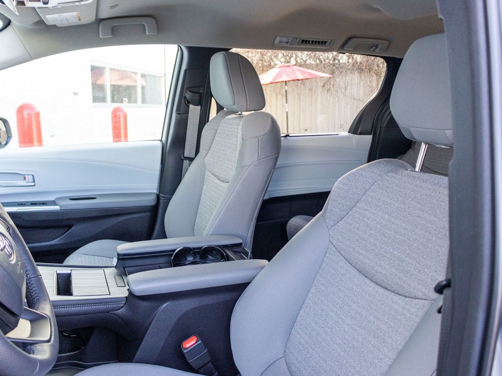 Toyota Sienna hybride LE AWD **JAMAIS ACCIDENTÉ+CARPLAY+CAMÉRA** 2025 à Saint-Jérôme, Québec - 27 - w1024h768px