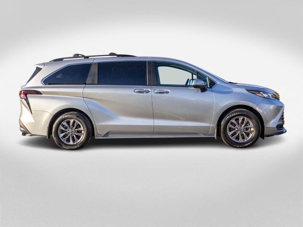 2024 Toyota Sienna LE AWD *JAMAIS ACCIDENTÉ* in Charlemagne, Quebec - 6 - w1024h768px