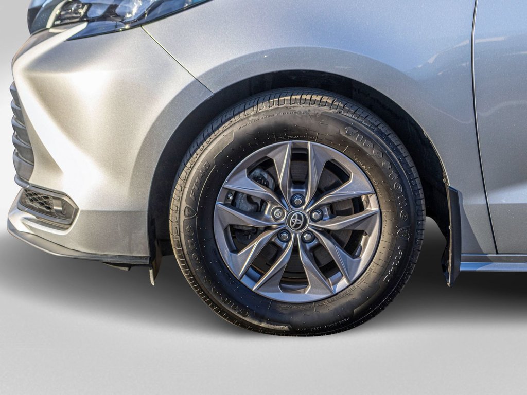 2024 Toyota Sienna LE AWD *JAMAIS ACCIDENTÉ* in Charlemagne, Quebec - 34 - w1024h768px