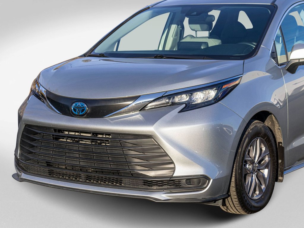 2024 Toyota Sienna LE AWD *JAMAIS ACCIDENTÉ* in Charlemagne, Quebec - 33 - w1024h768px
