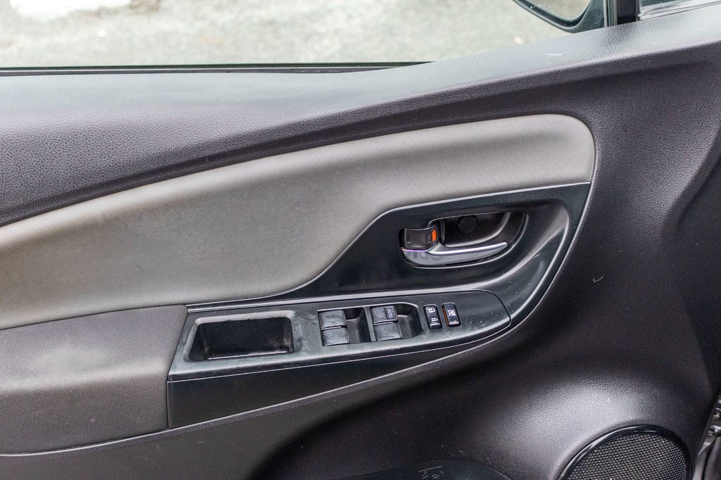 Toyota Yaris SE **MANUELLE**AILERON+AIR CLIMATISÉ+BLUETOOTH** 2017 à Charlemagne, Québec - 25 - w1024h768px