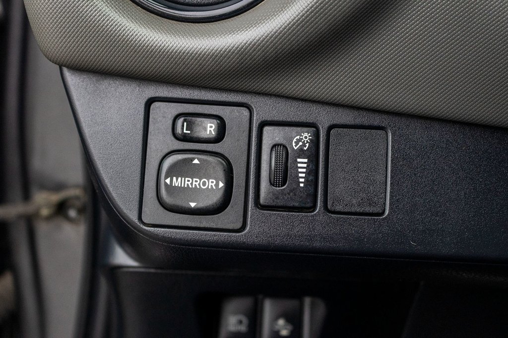 Toyota Yaris SE **MANUELLE**AILERON+AIR CLIMATISÉ+BLUETOOTH** 2017 à Charlemagne, Québec - 20 - w1024h768px