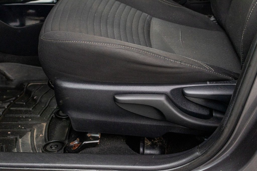 Toyota Yaris SE **MANUELLE**AILERON+AIR CLIMATISÉ+BLUETOOTH** 2017 à Charlemagne, Québec - 23 - w1024h768px