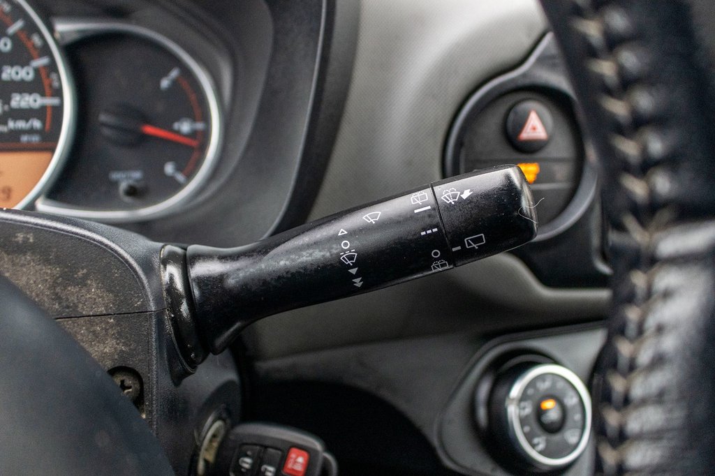 Toyota Yaris SE **MANUELLE**AILERON+AIR CLIMATISÉ+BLUETOOTH** 2017 à Charlemagne, Québec - 19 - w1024h768px