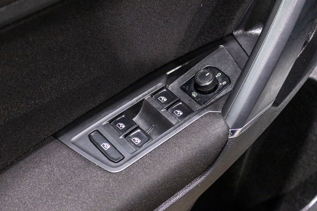 2018 Volkswagen Tiguan TRENDLINE **JAMAIS ACCIDENTÉ+CARPLAY+MAG+CAMÉRA** in Charlemagne, Quebec - 27 - w1024h768px