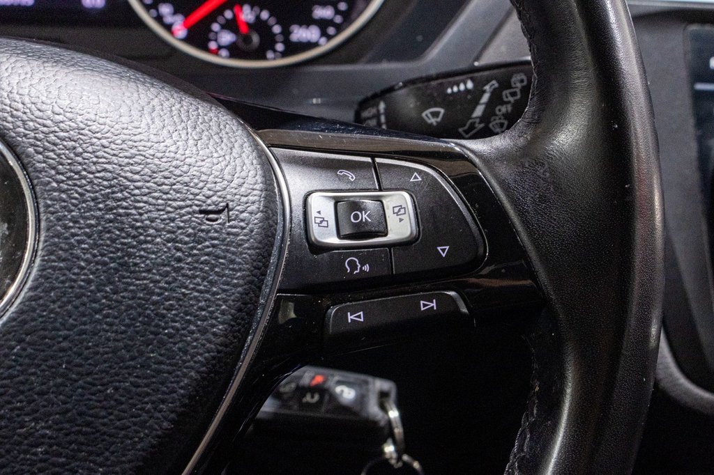 2018 Volkswagen Tiguan TRENDLINE **JAMAIS ACCIDENTÉ+CARPLAY+MAG+CAMÉRA** in Charlemagne, Quebec - 12 - w1024h768px