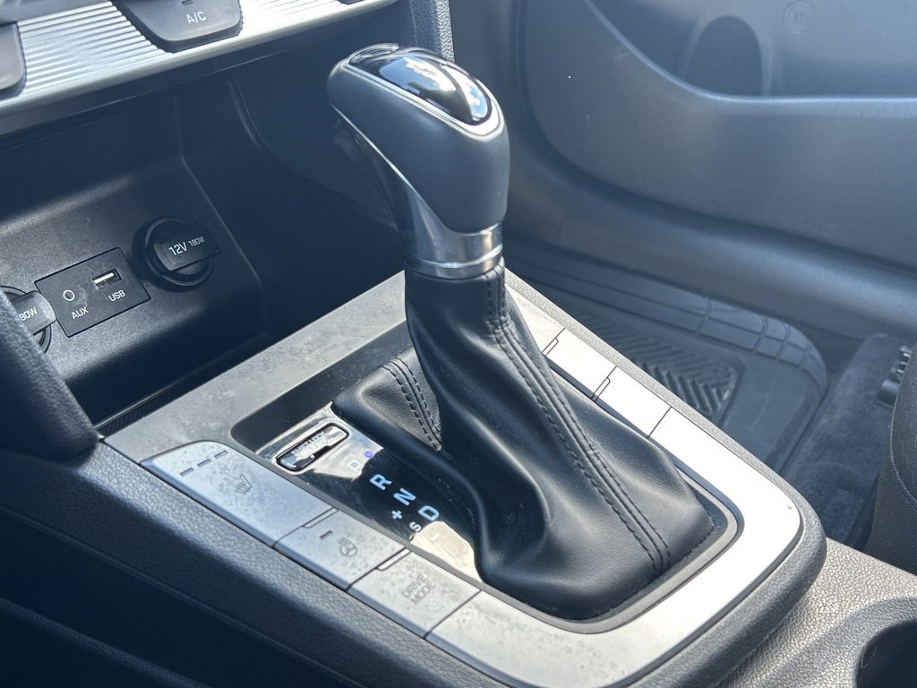 2019  Elantra Sedan Preferred at in Aurora, Ontario - 16 - w1024h768px