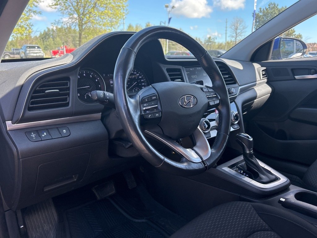 2019  Elantra Sedan Preferred at in Aurora, Ontario - 9 - w1024h768px