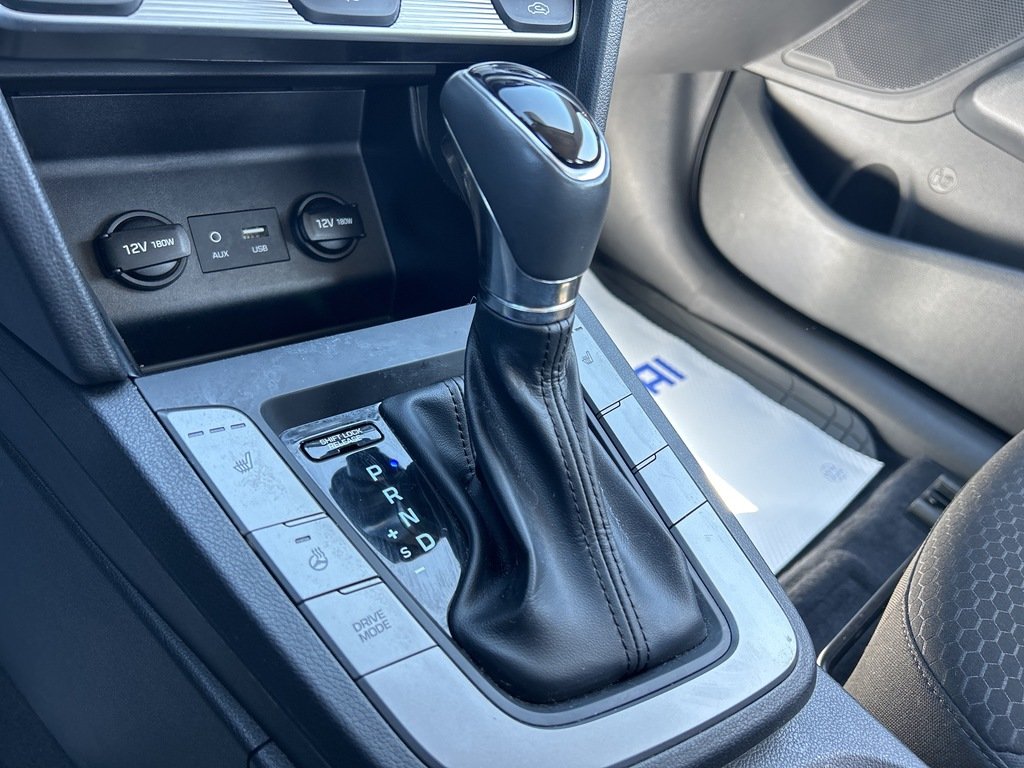 2019  Elantra Sedan Preferred at in Aurora, Ontario - 17 - w1024h768px