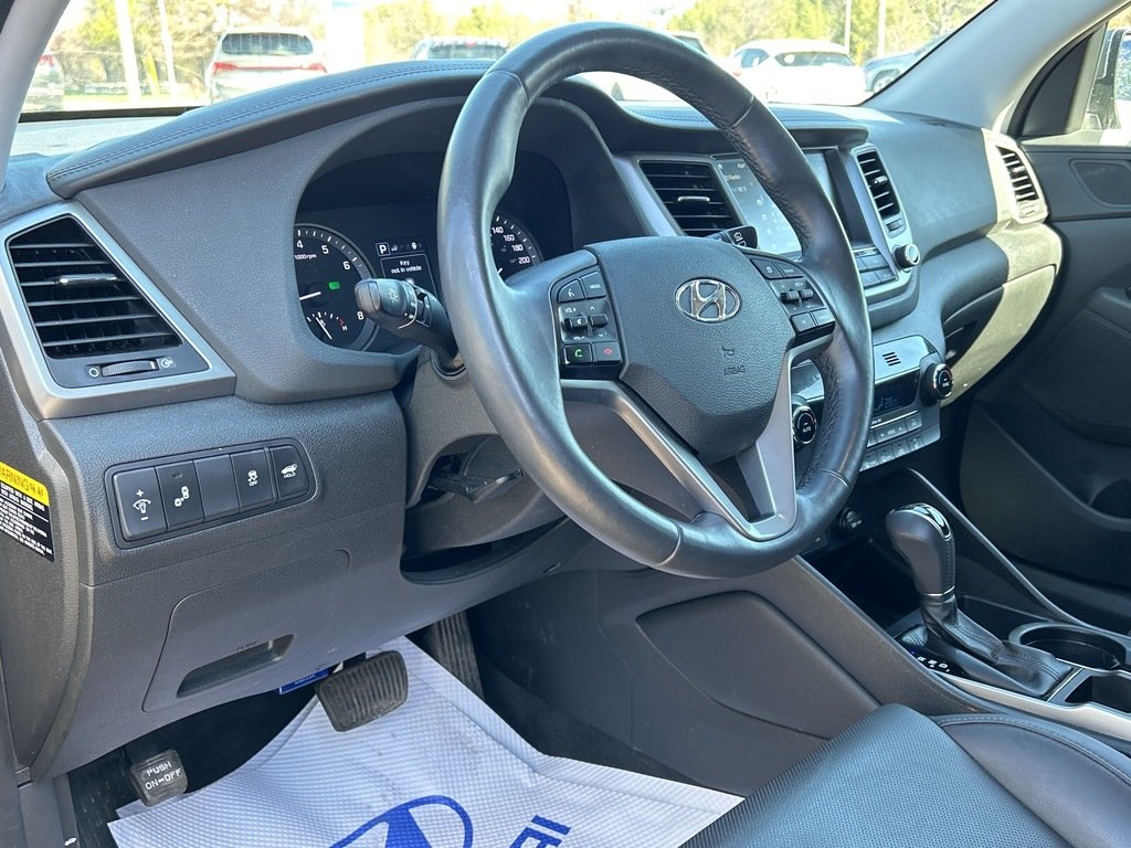2018  Tucson AWD 2.0L Luxury in Aurora, Ontario - 9 - w1024h768px