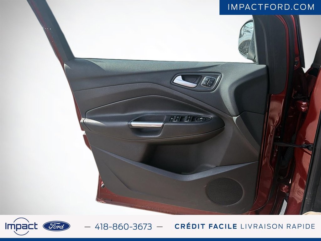 2016 Ford Escape Titanium in Rivière-du-Loup, Quebec - 11 - w1024h768px