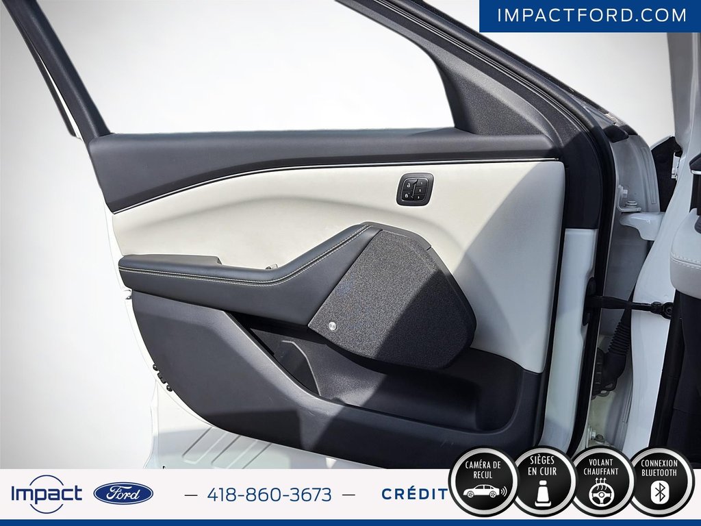 2023 Ford Mustang Mach-E Premium in Rivière-du-Loup, Quebec - 11 - w1024h768px