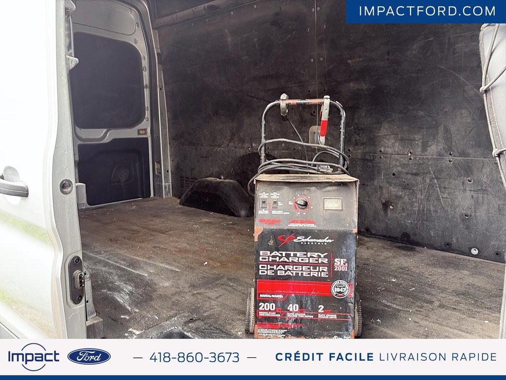 Ford Transit Cargo Van  2022 à Rivière-du-Loup, Québec - 4 - w1024h768px