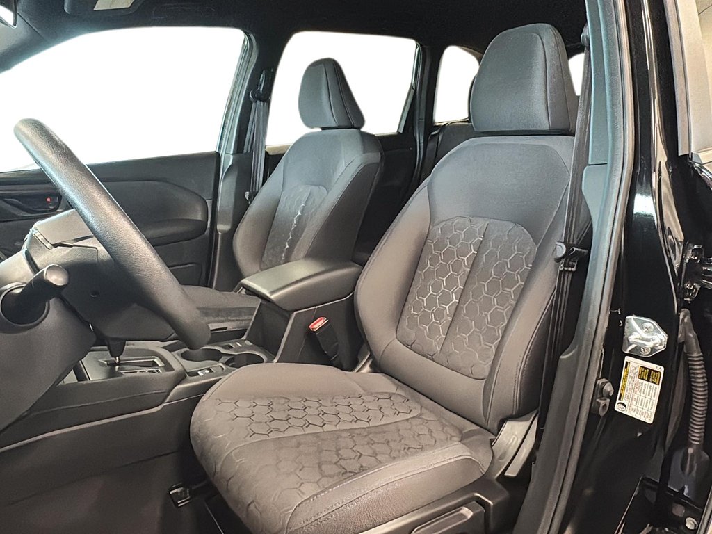 2025 Subaru Forester in Baie-Comeau, Quebec - 10 - w1024h768px