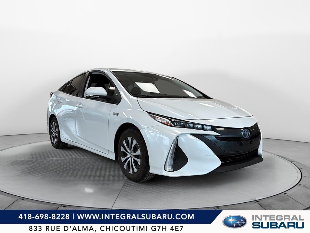 Toyota Prius Prime  2021 à Jonquière, Québec - 2 - w1024h768px