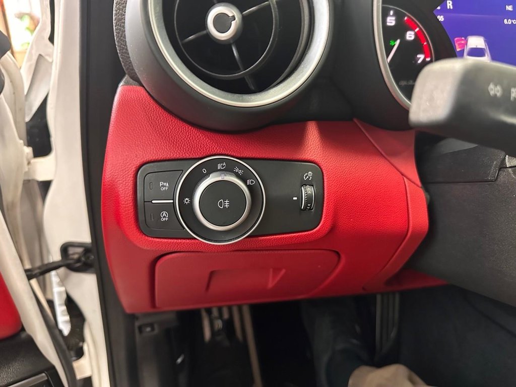 2019 Alfa Romeo GIULIA Ti in Boischatel, Quebec - 17 - w1024h768px