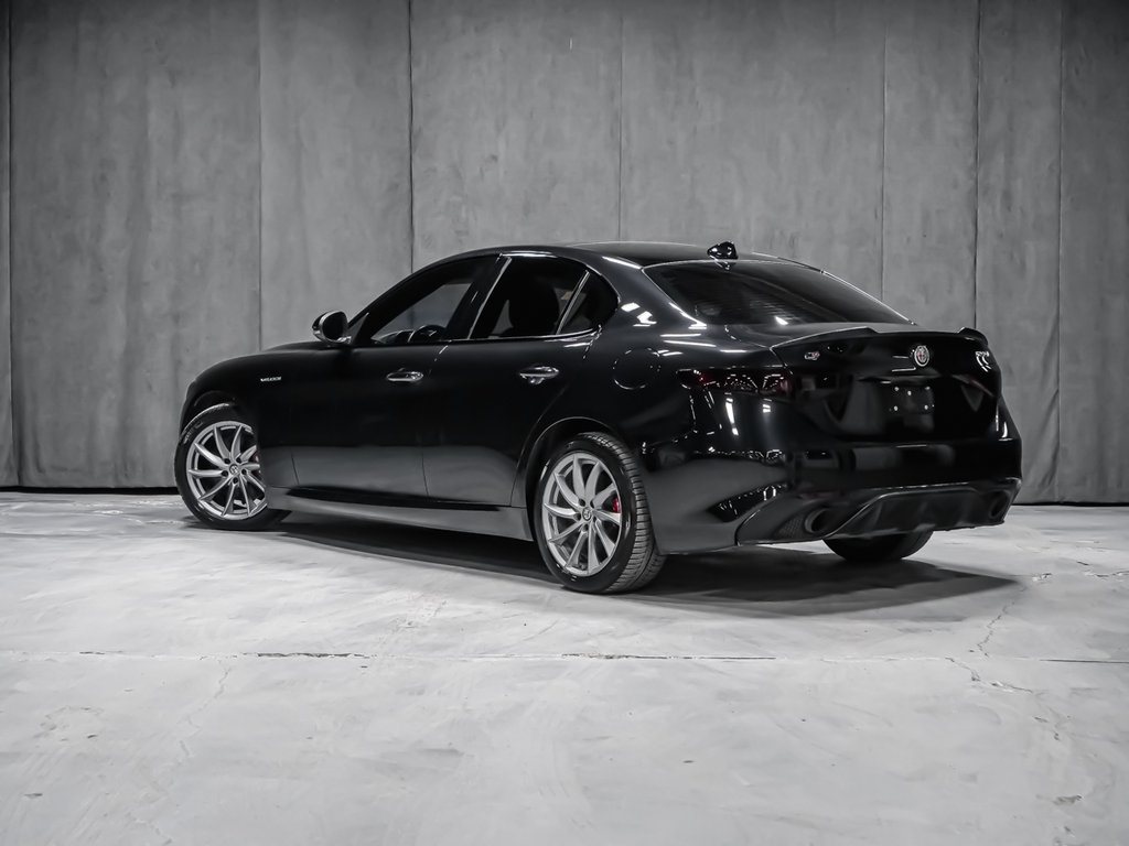 Alfa Romeo Giulia Veloce 2022-3