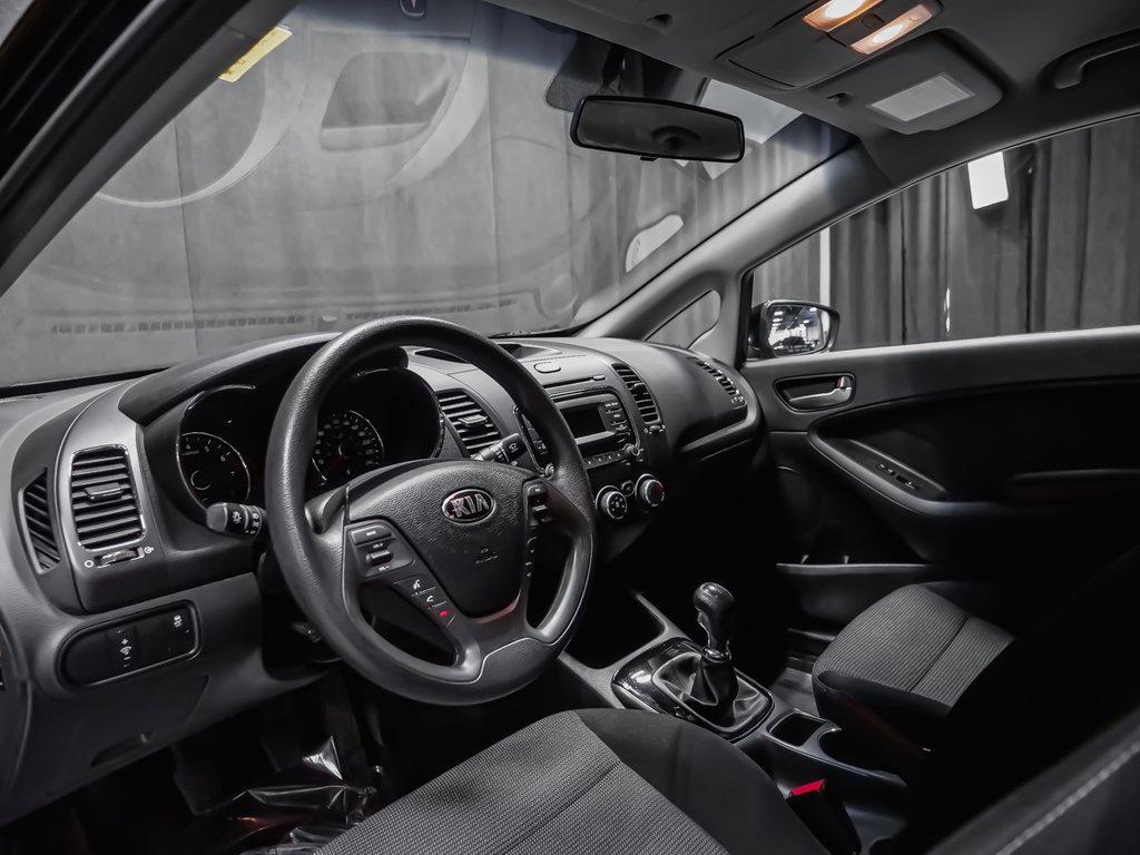 2017 Kia Forte LX MANUEL-6