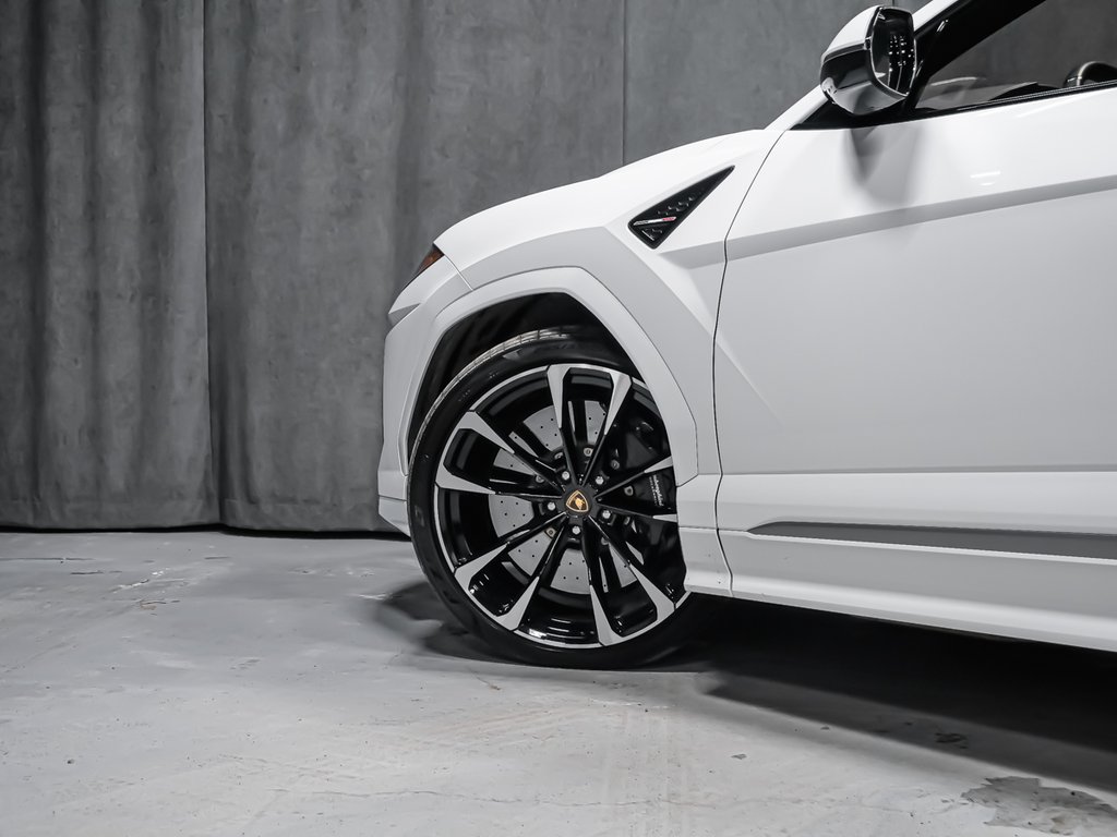 Lamborghini Urus  2022-2