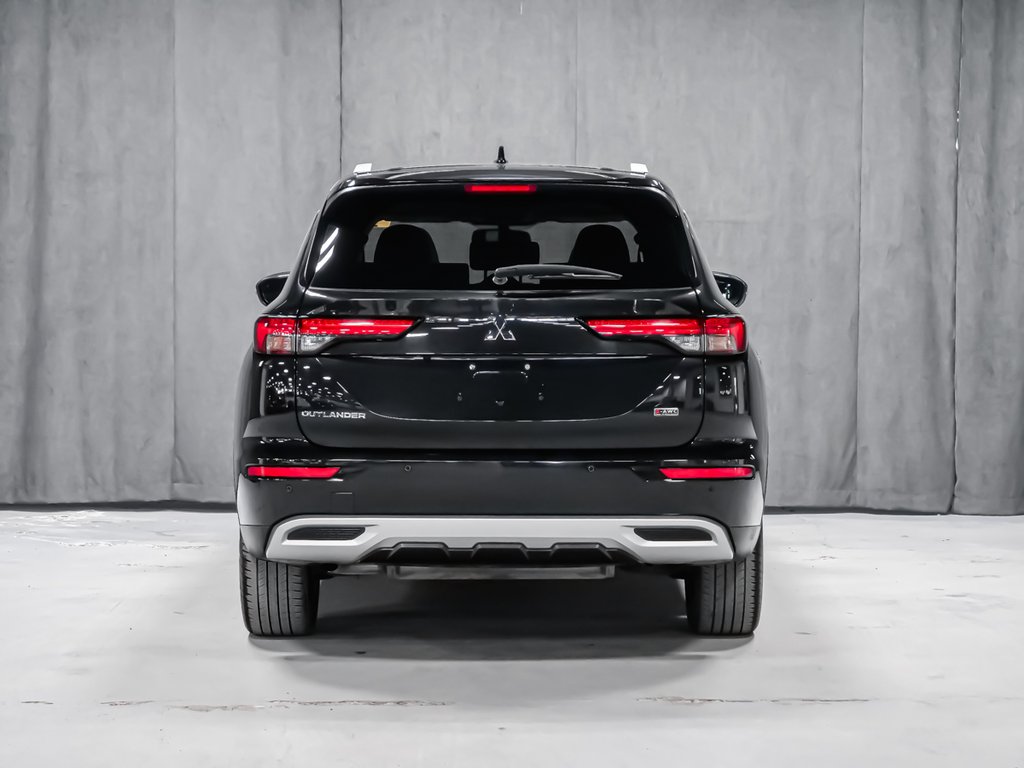 Mitsubishi Outlander SEL 2023-4