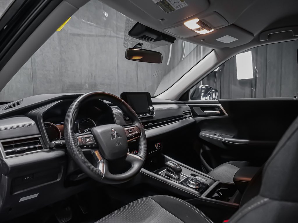 2024 Mitsubishi Outlander ES-6