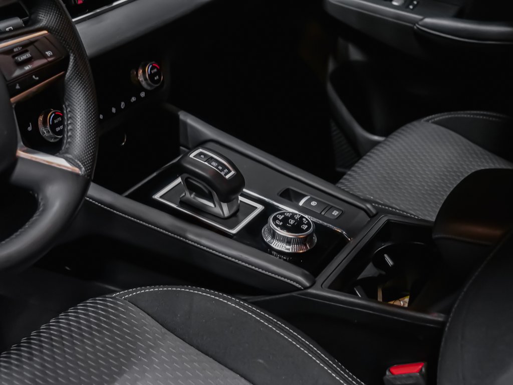 2024 Mitsubishi Outlander ES-7