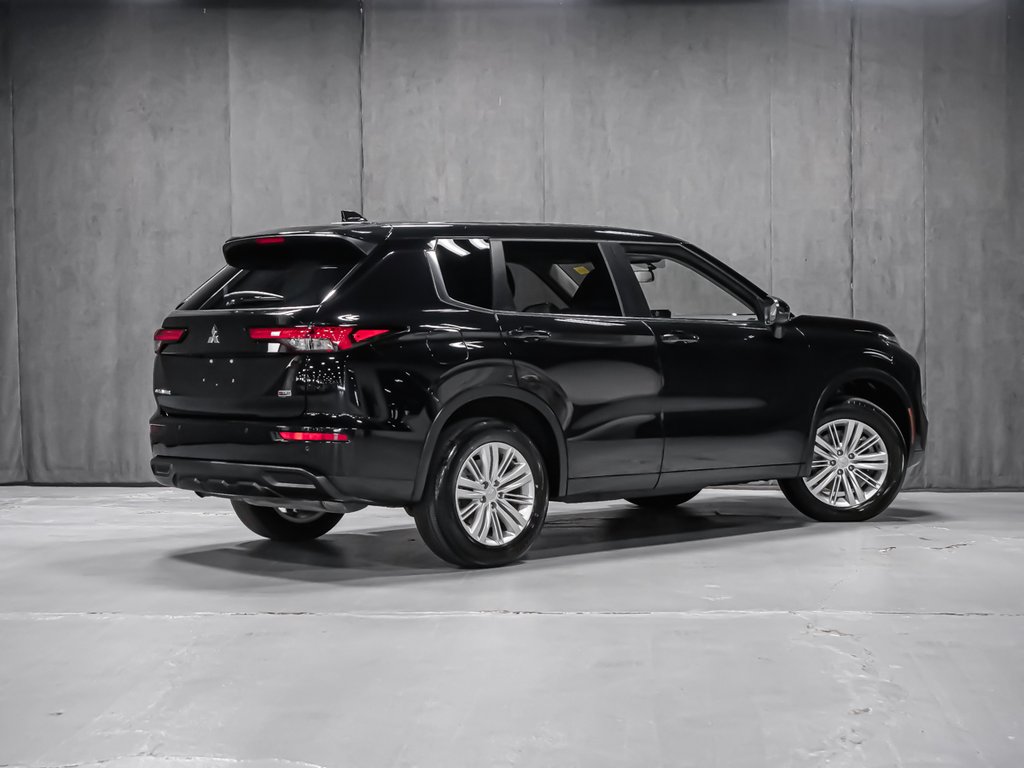 2024 Mitsubishi Outlander ES-2