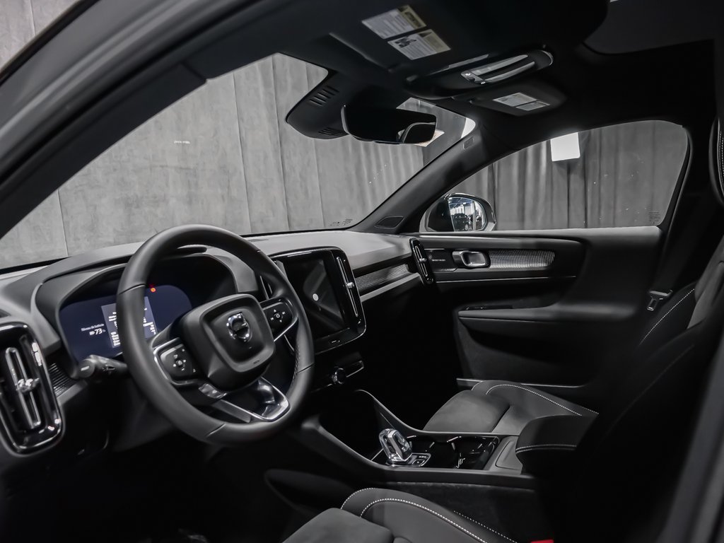 2026 Volvo EC40 Twin Motor, Ultra Black Edition-6