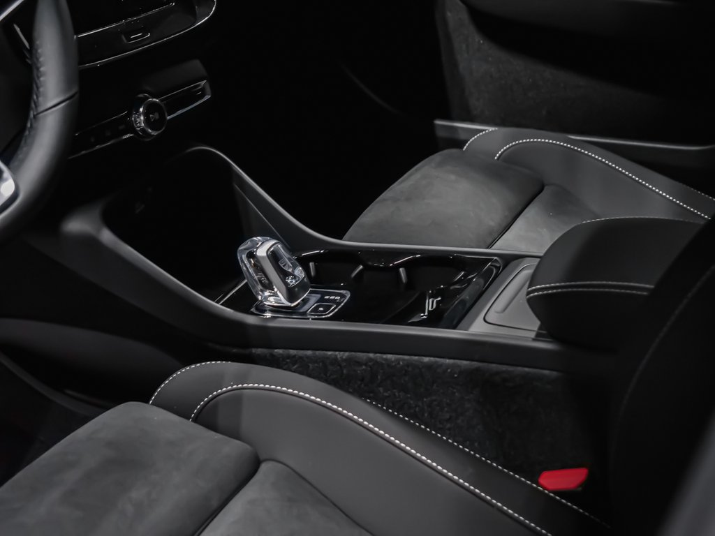 2026 Volvo EC40 Twin Motor, Ultra Black Edition-7