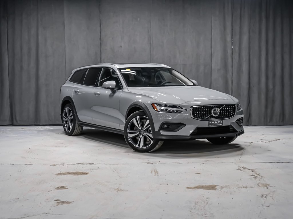 Volvo V60 Cross Country B5 PLUS CLIMATE 2025-1