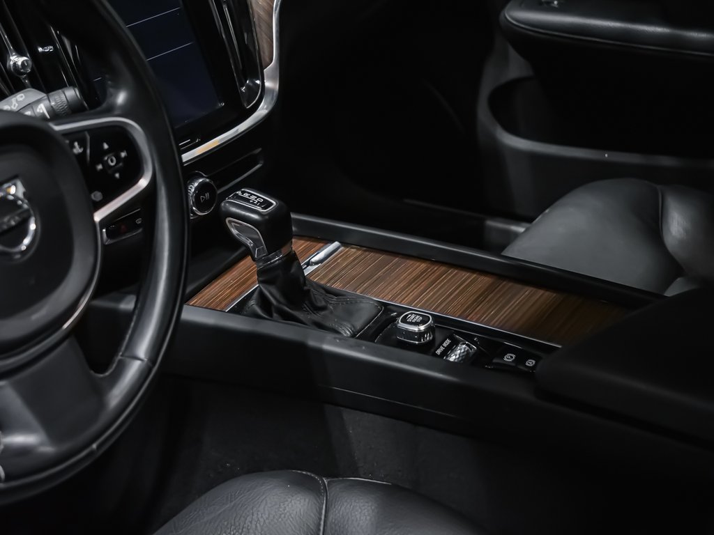 2021 Volvo V60 T6 MOMENTUM-7