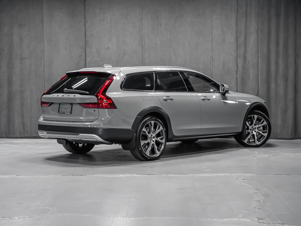 2026 Volvo V90 Cross Country Ultra-2