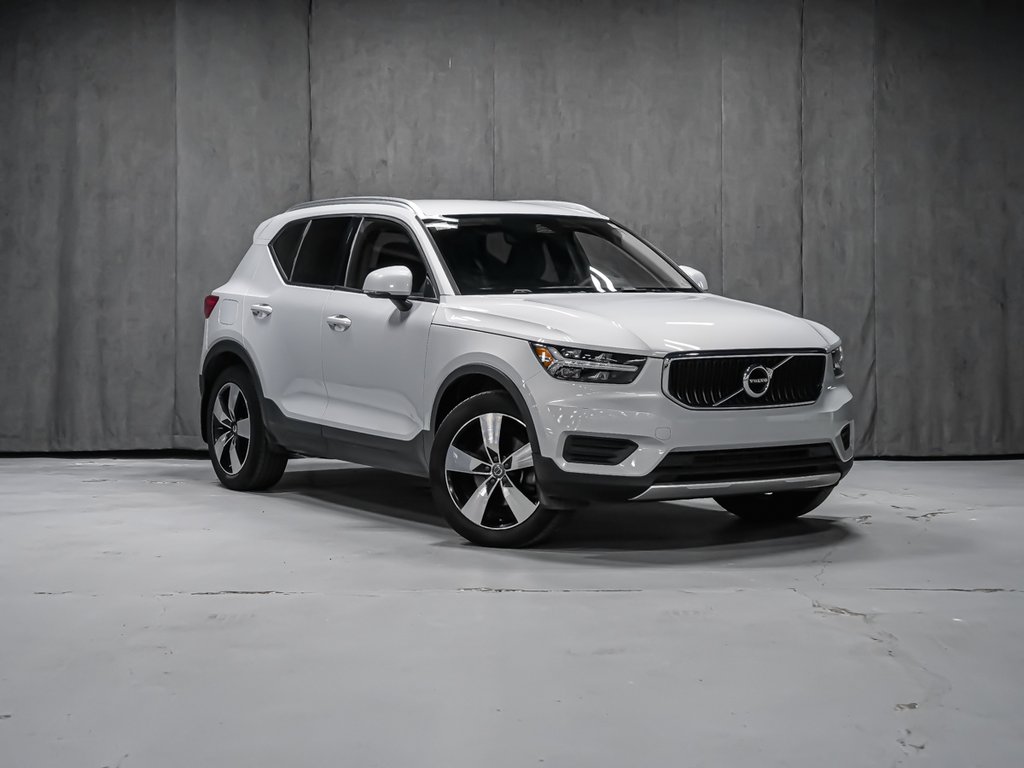 2022 Volvo XC40 T4 MOMENTUM-1