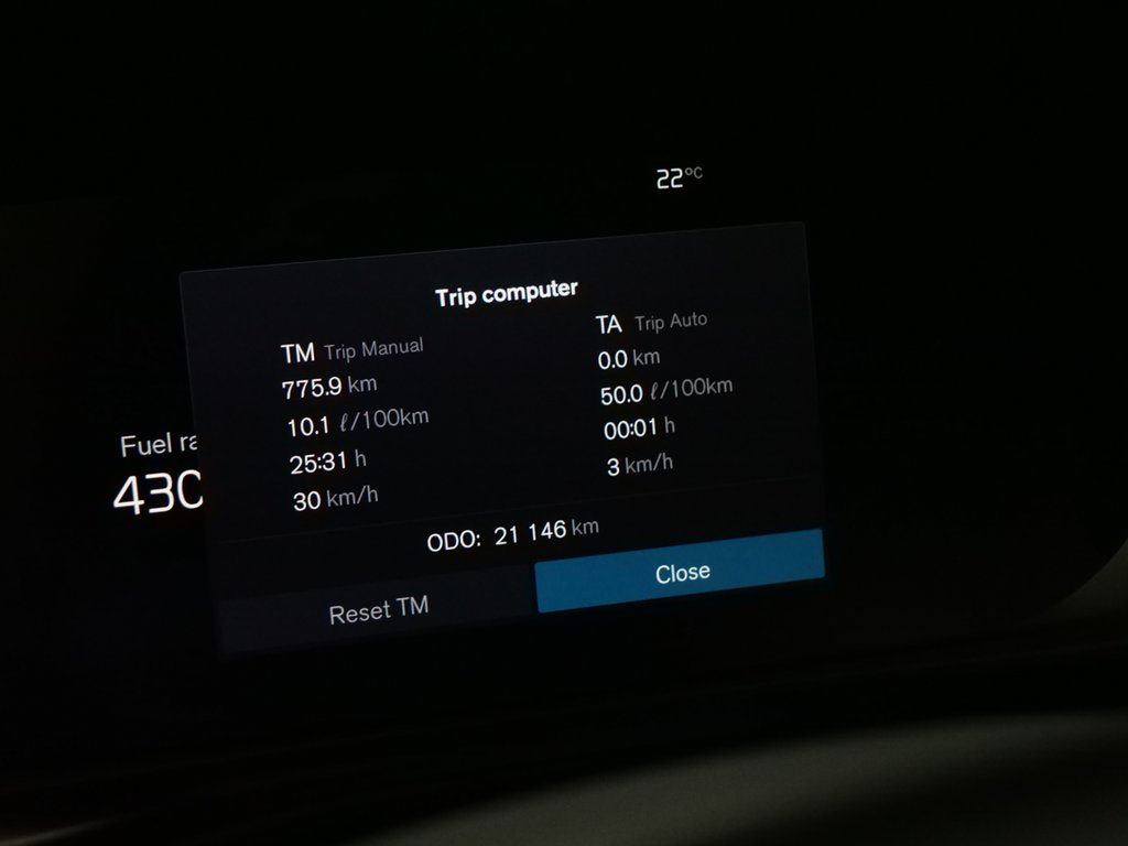 2025 Volvo XC40 B5 PLUS DARK CLIMATE-7