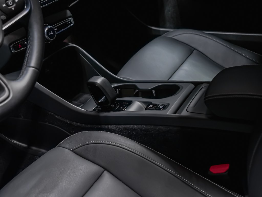 2025 Volvo XC40 B5 CORE BRIGHT CLIMATE-7