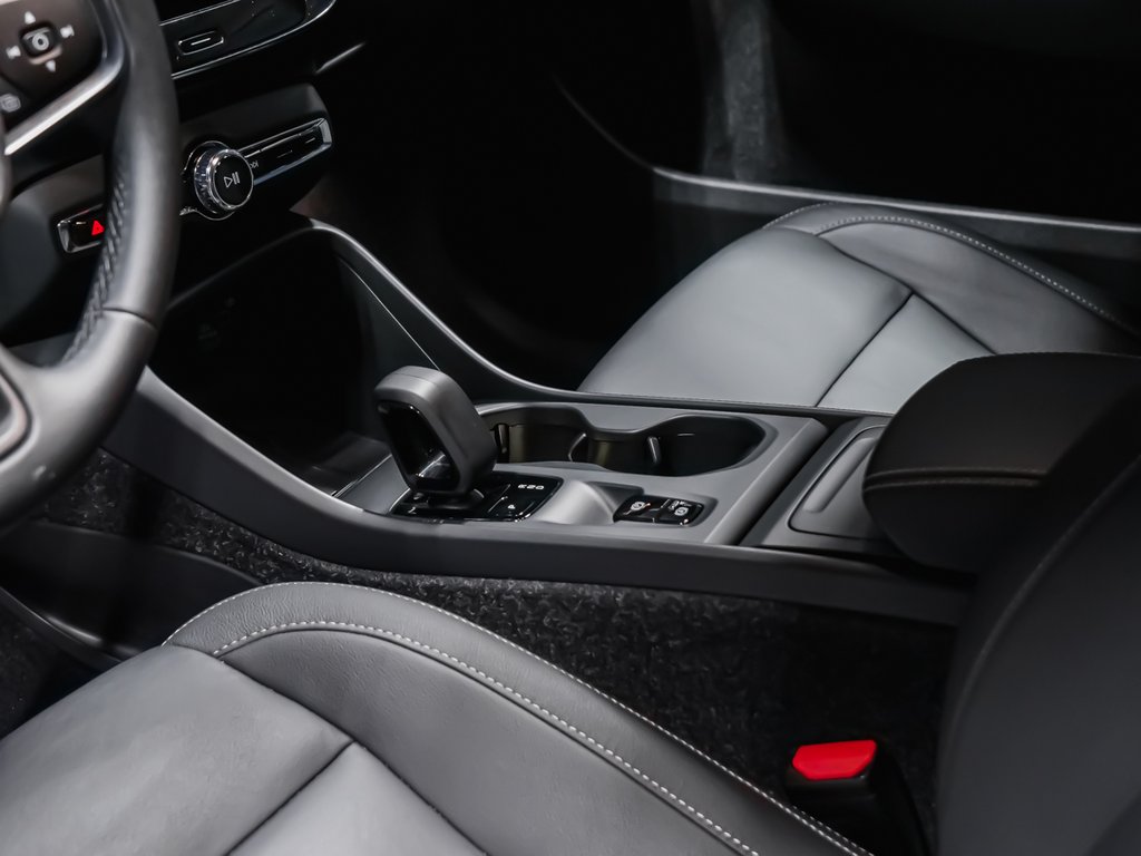 2025 Volvo XC40 B5 CORE BRIGHT CLIMATE-6