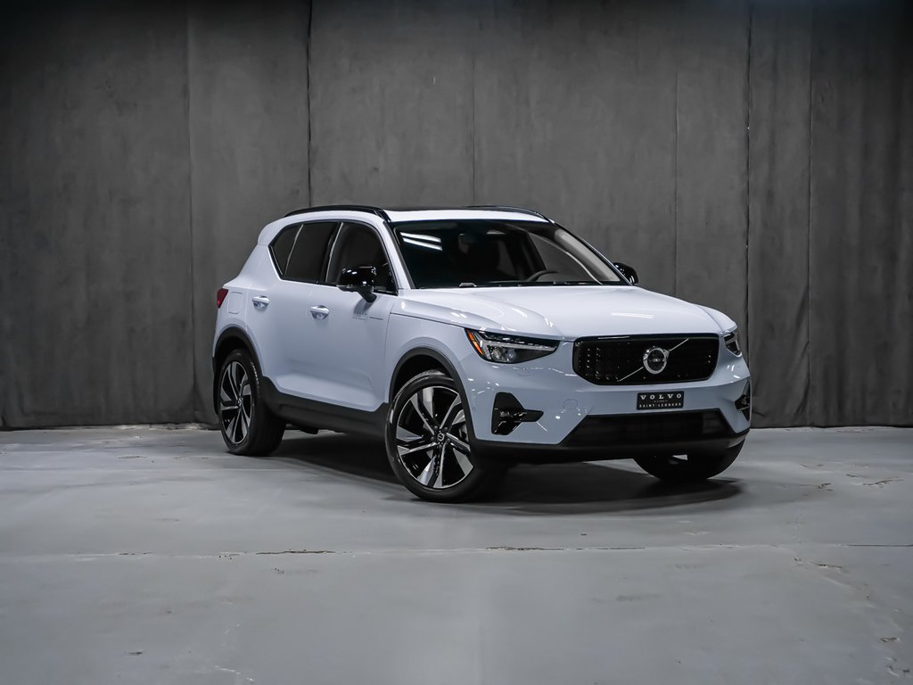 Volvo XC40 Plus (Dark Theme) 2026-1