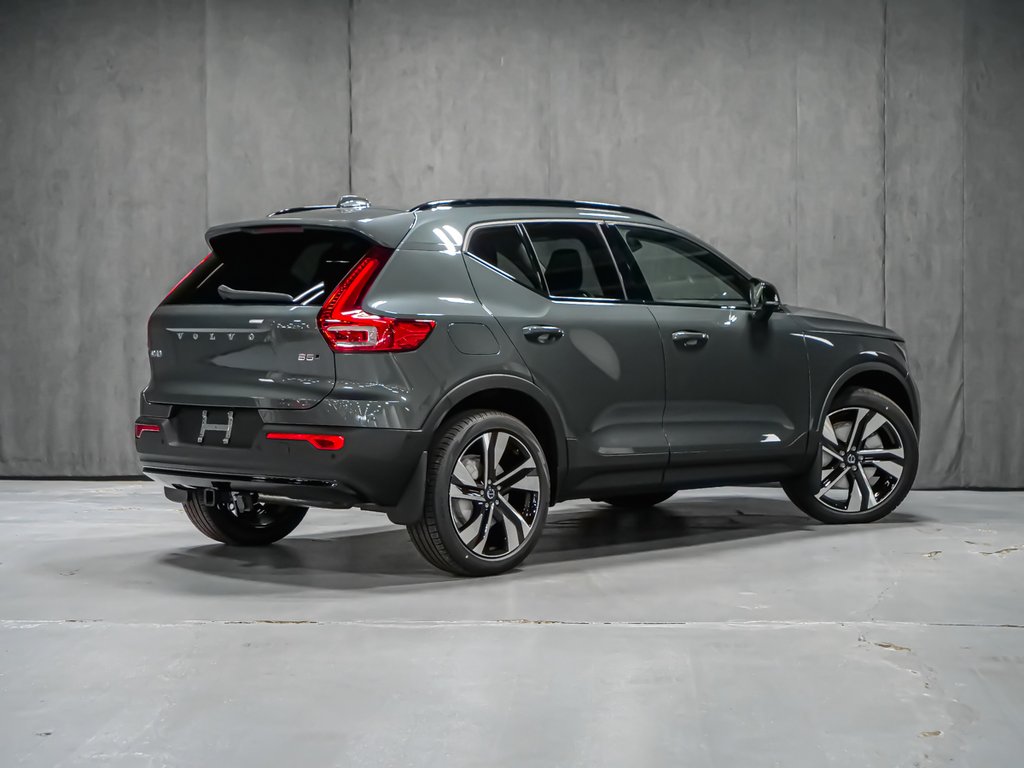 Volvo XC40 Plus (Dark Theme) 2026-3