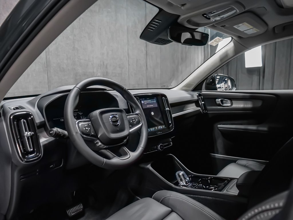 Volvo XC40 Plus (Dark Theme) 2026-6