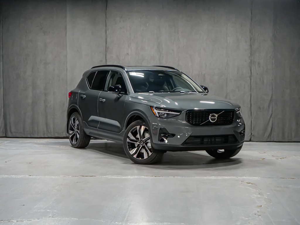 Volvo XC40 Plus (Dark Theme) 2026-1