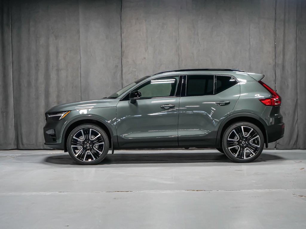 Volvo XC40 Plus (Dark Theme) 2026-2