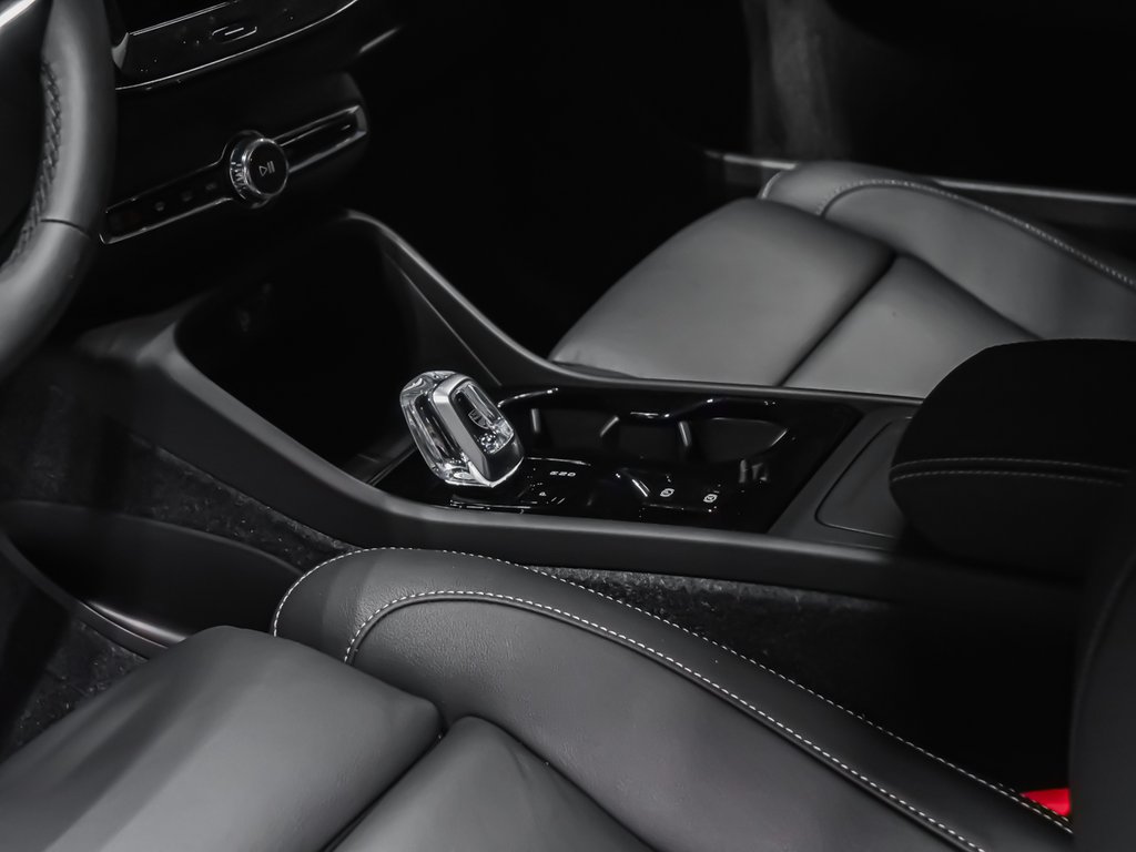 Volvo XC40 Plus (Dark Theme) 2026-6