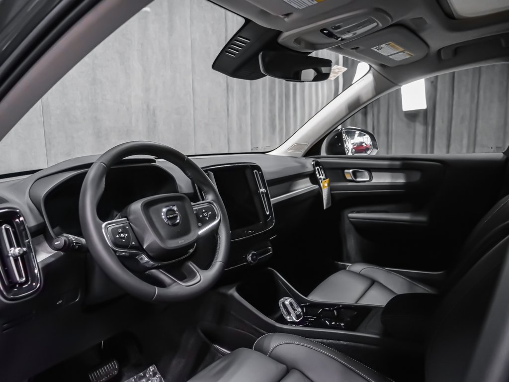 Volvo XC40 Plus (Dark Theme) 2026-5