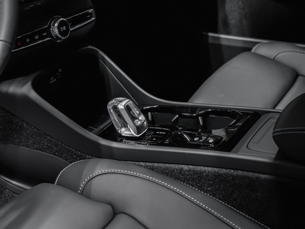 2026 Volvo XC40 Plus (Dark Theme)-7