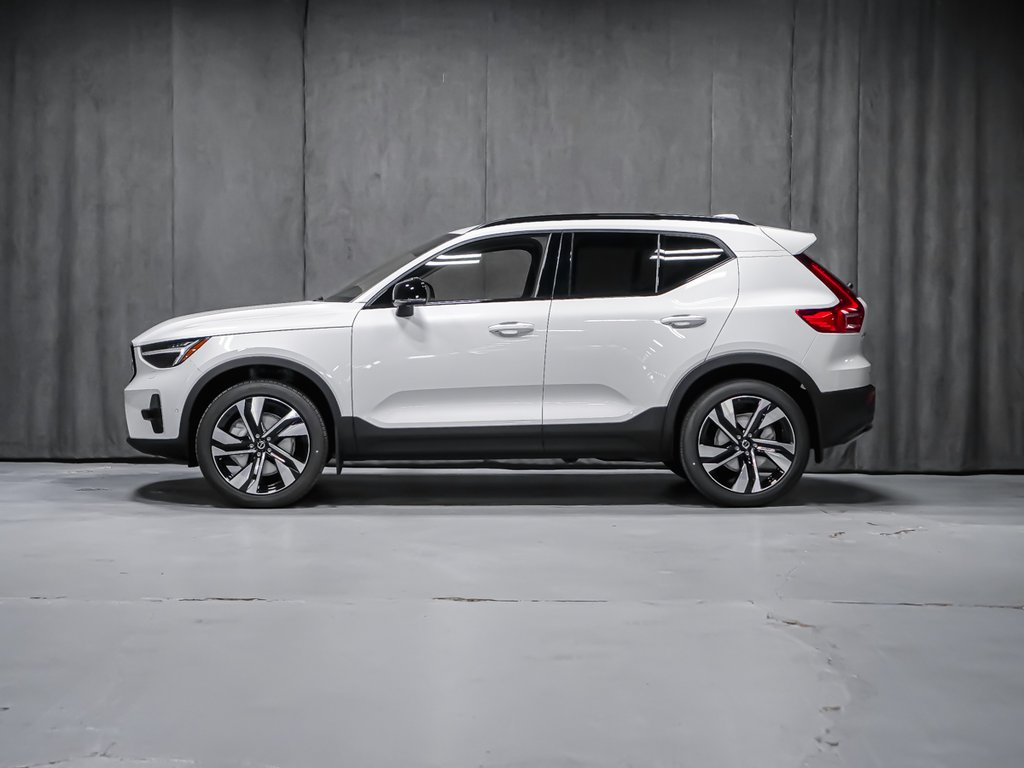 2026 Volvo XC40 Plus (Dark Theme)-2