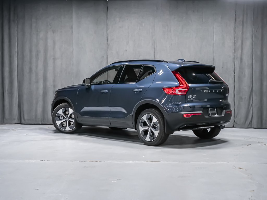 Volvo XC40 Plus (Dark Theme) 2026-2