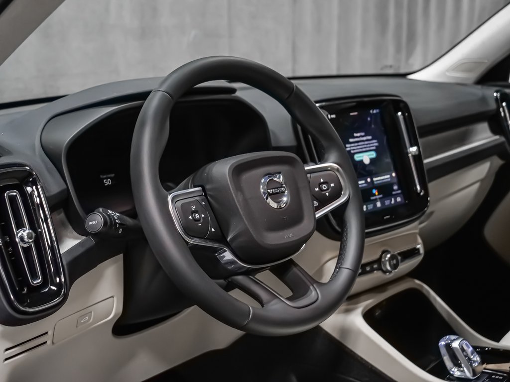 Volvo XC40 Plus (Dark Theme) 2026-7