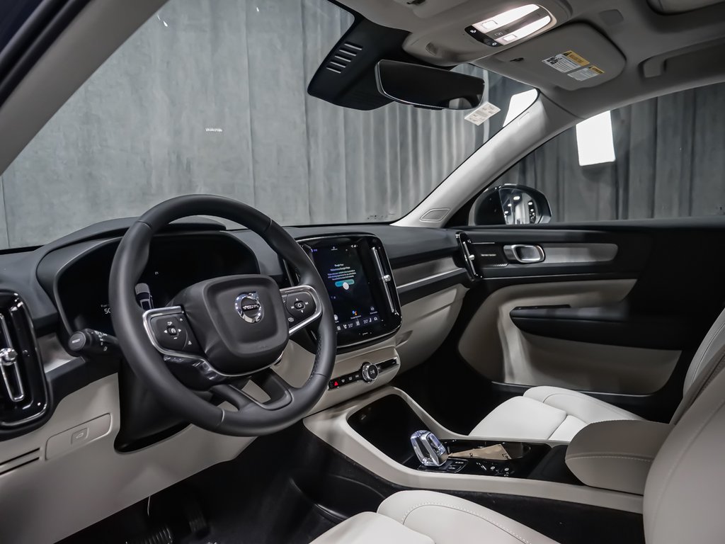 Volvo XC40 Plus (Dark Theme) 2026-6