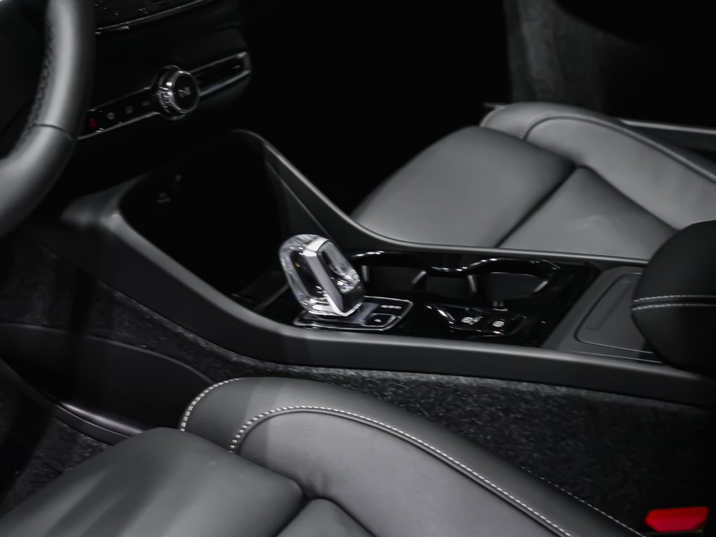 Volvo XC40 Plus (Dark Theme) 2026-7